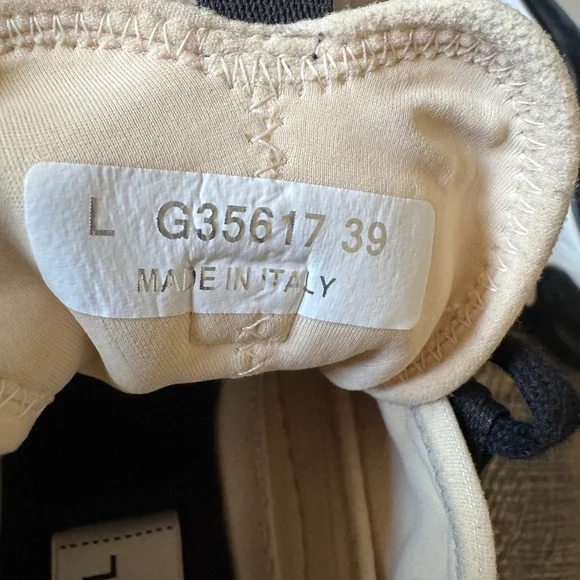 Chanel Beige/ Black Sneakers size 39 - Picture 6 of 10